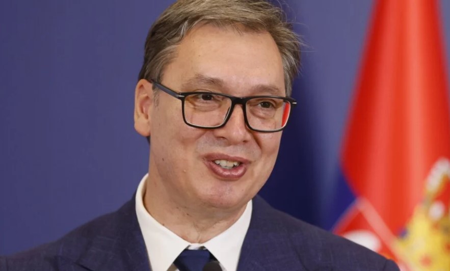 Vučić uputio čestitku: Badnjak nas uči da i najteži periodi prolaze kad ljudi ostanu ljudi