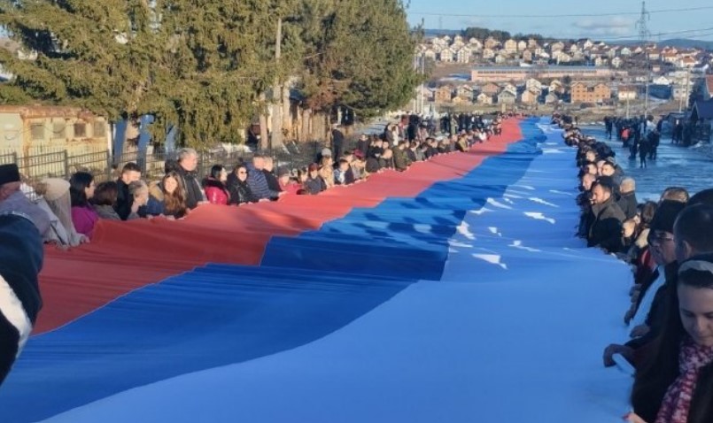 Sokolac slavi Dan Republike: Razvijena zastava Srpske duga 200 metara VIDEO