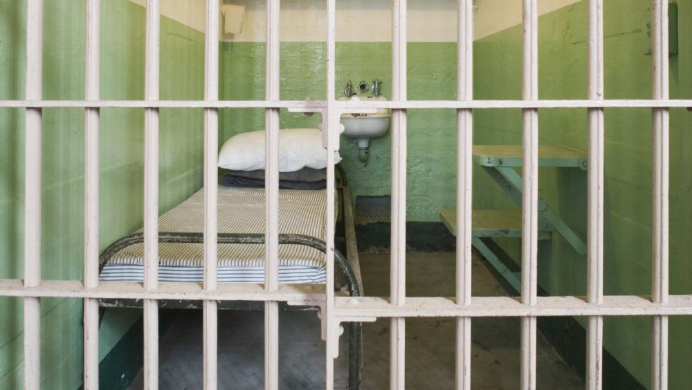 Bijeg u korpi za veš: Čuvarka učestvovala u organizaciji