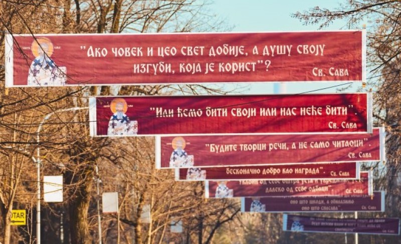 Tradicionalno! Mudre riječi Svetog Save i ove godine krase banjalučku Aleju (FOTO)