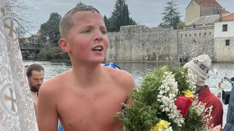 Bogojavljensko plivanje: Aleksej Budinčić (12) prvi stigao do Časnog krsta na Trebišnjici