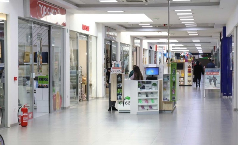 Građani bojkotuju trgovce ili su se “malo uspavali”: Tržni centri u Banjaluci prazni FOTO