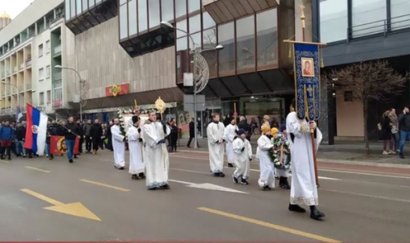 Plivanje za Časni krst u Banjaluci! Krenula bogojavljenska litija ispred Hrama Hrista Spasitelja