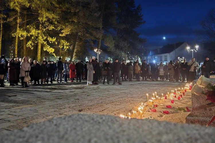 Sjećanje na nevine žrtve: Građani Cetinja zapalili svijeće zbog godišnjice masovnog ubistva