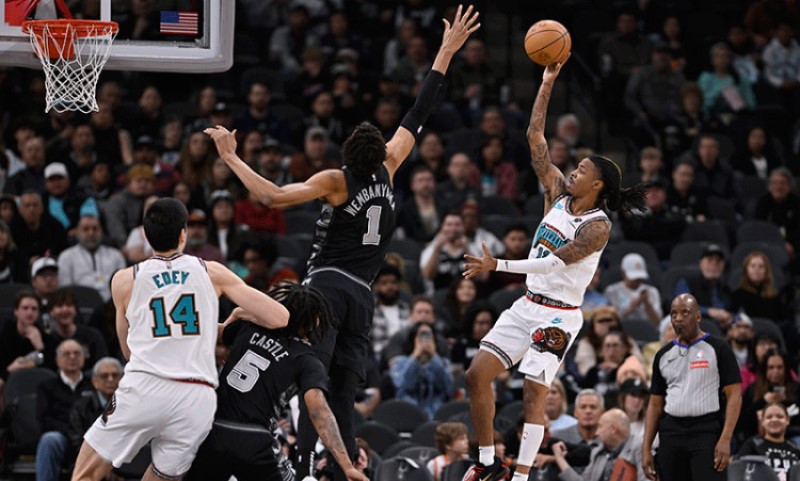 Atraktivan potez: Sudije upropastile jedno od najboljih zakucavanja u NBA VIDEO