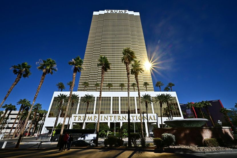 Drama ispred Trampovog hotela, eksplodirao Teslin kamionet VIDEO