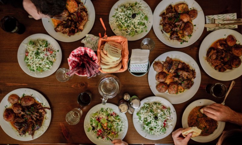 Nećete ostati gladni i žedni: Ovi znakovi su najbolji domaćini