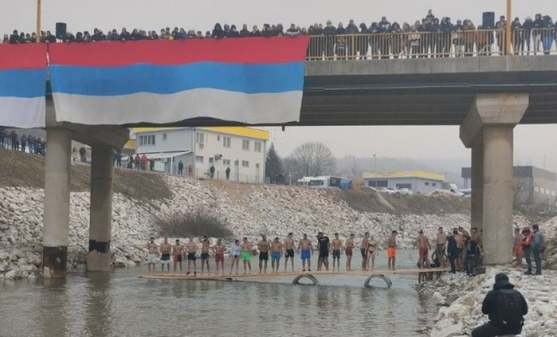 Pokorili ledene rijeke i jezera: Širom Srpske najhrabriji plivali za Časni krst VIDEO/FOTO