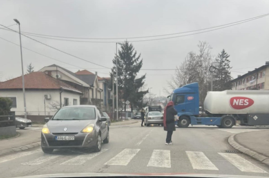 Saobraćajka u Banjaluci: Sudar automobila i kamiona u blizini Zelenog mosta