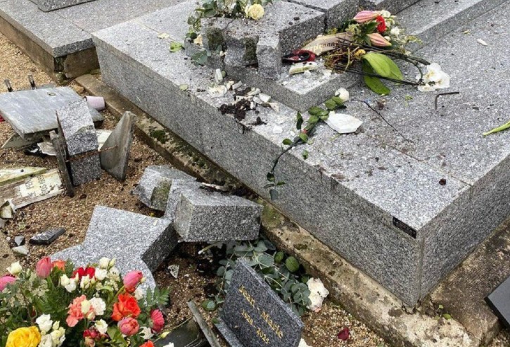 Policija vodi istragu: Oskrnavljena grobnica Žan-Mari Le Pena