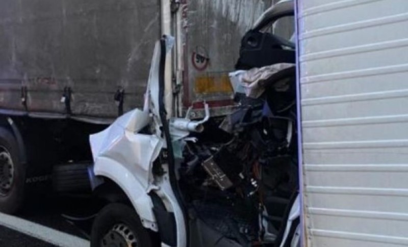 Stravična nesreća u Italiji: Kombi se zakucao u kamion, poginuo državljanin BiH