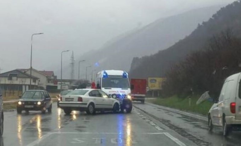 Oprezno u ovom dijelu BiH: Gužve zbog sudara “pasata” i vozila hitne pomoći