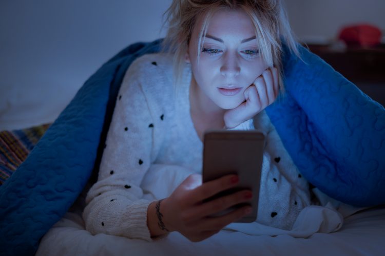 Savjeti kako da smanjite umor očiju od gledanja u mobilni telefon
