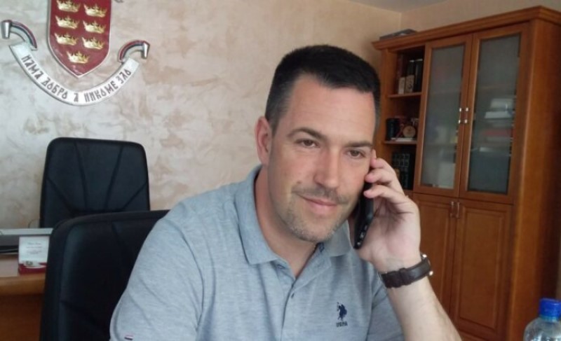 Gradonačelnik okačio fotografiju krvave ruke i srednji prst: “Gotovo je, odgovaraćete” FOTO