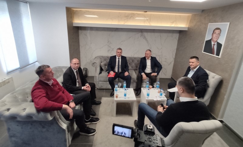 Hoće li se formirati većina? Predstavnici stranaka u banjalučkoj Skupštini na sastanku sa SNSD-om FOTO