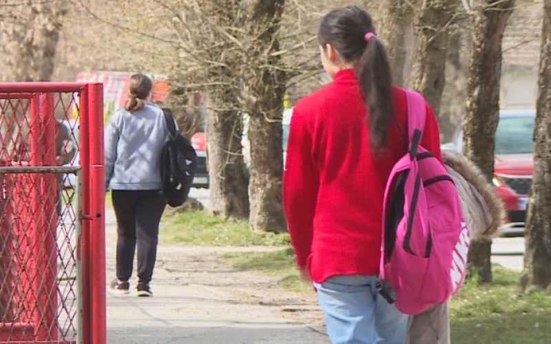 Vozači, oprez: Počinje drugo polugodište u školama, na putevima više djece