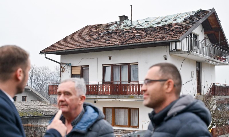 Gradonačelnik obišao porodicu kojoj je izgorio krov kuće: “Banjaluka je porodica”