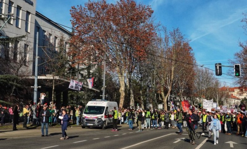 Okončana drama nakon 24 časa: Završena blokada na Autokomandi, studenti se vraćaju na fakultete