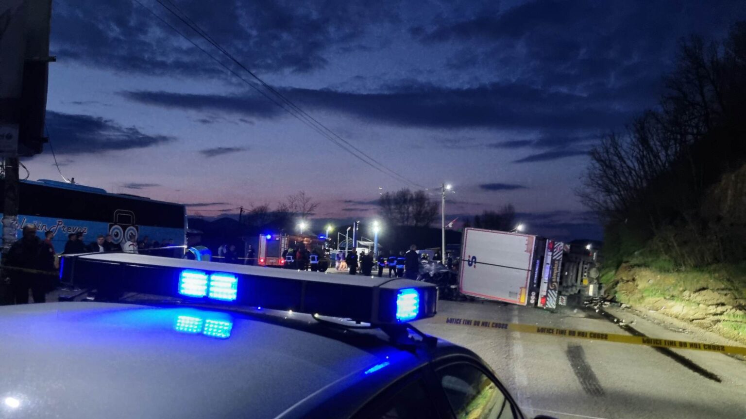 Težak udes u Srbici: Tri osobe poginule, učestvovalo i policijsko vozilo
