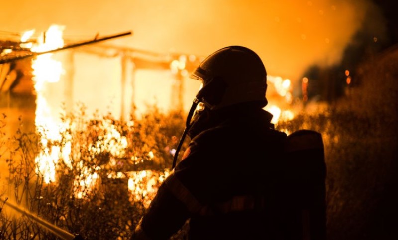 Povrijeđeni i vatrogasci: Najmanje četvoro ljudi nastradalo u požaru
