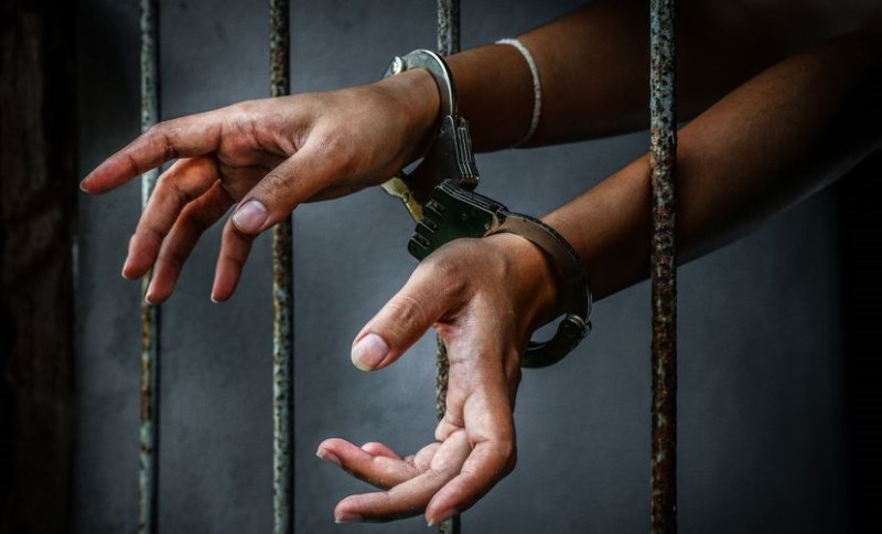 Mladić i djevojka završili iza rešetaka: Davali drogu maloljetnicima