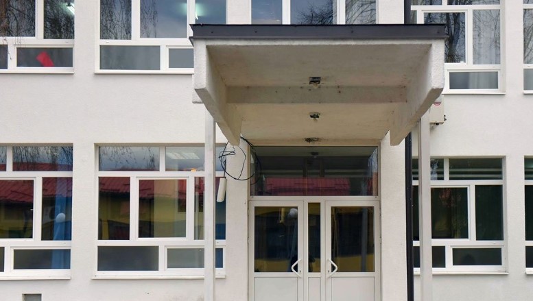 Ugašena dva mlada života: U bijeljinskoj Gimnaziji muk i tuga