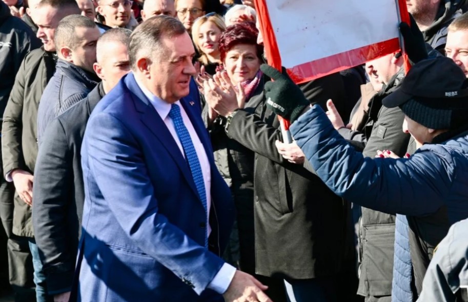 Dočekan aplauzom: Predsjednik Srpske stigao u Sud BiH VIDEO