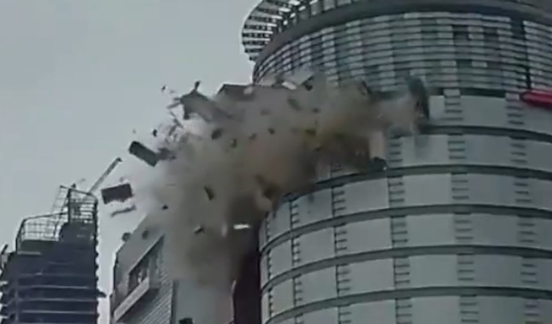 Horor! Еksplozija u robnoj kući, više osoba izgubilo život VIDEO
