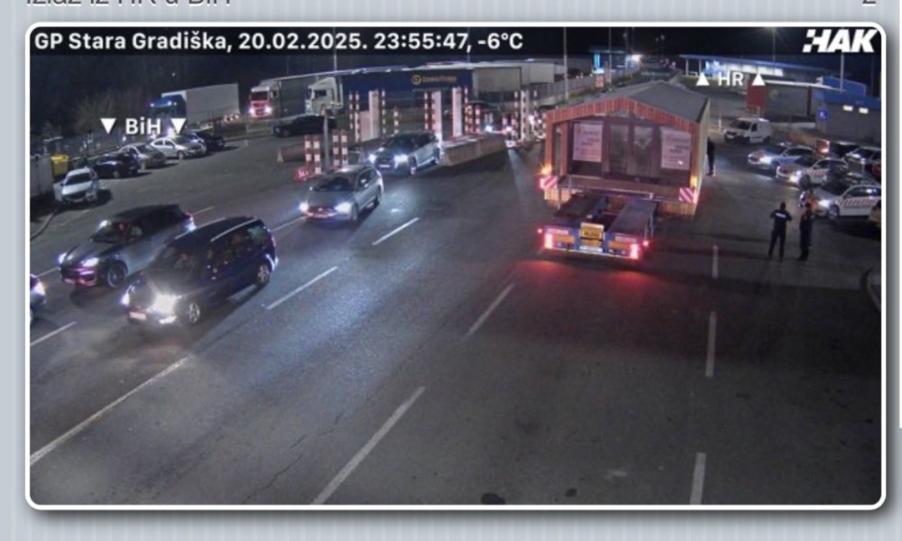 Scena iz Gradiške postala hit! “Ušla da vidim stanje na granici, kad ono lik prevozi kuću” FOTO