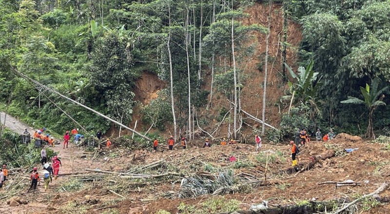 Zatrpano deset kuća: Nestalo 30 ljudi nakon pokretanja klizišta