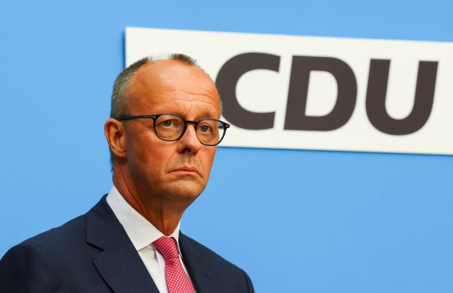 Glava pognuta! Evo kako je Merc reagovao kada je shvatio da nije dobio potreban broj glasova VIDEO