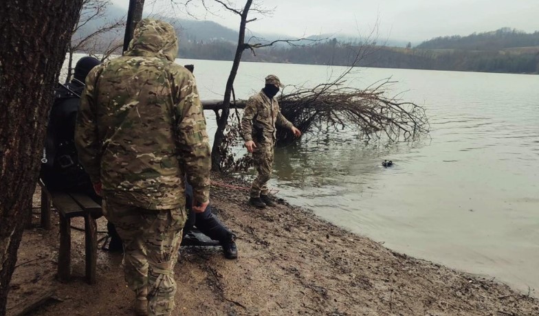 Ronilački tim u jezeru: Oglasila se policija Srpske o potrazi za Selimovićem