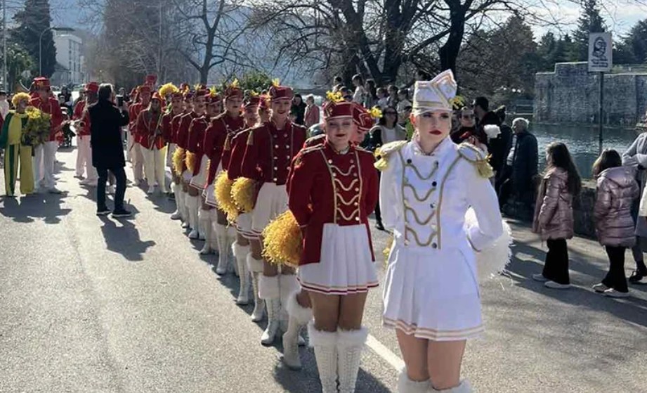 Trebinje u znaku mimoze: Mažoretkinje, muzika i duh Mediterana VIDEO