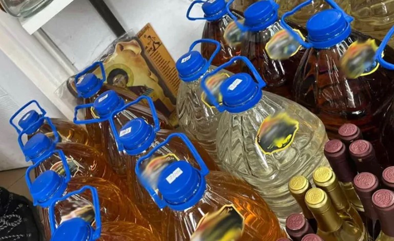 “Dilovao” rakiju po lokalima: Policija oduzela ogromne količine alkohola FOTO