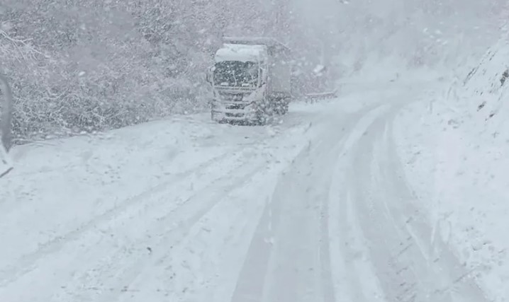 Otežan saobraćaj zbog snijega i radova: Višestruka upozorenja Auto-moto saveza RS