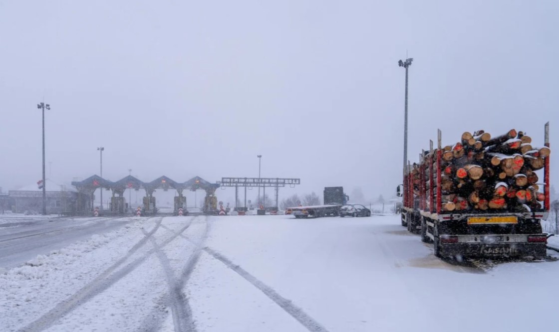 Zatvoren auto-put: Hrvatska pod snijegom, očekuju se temperature i do minus 14