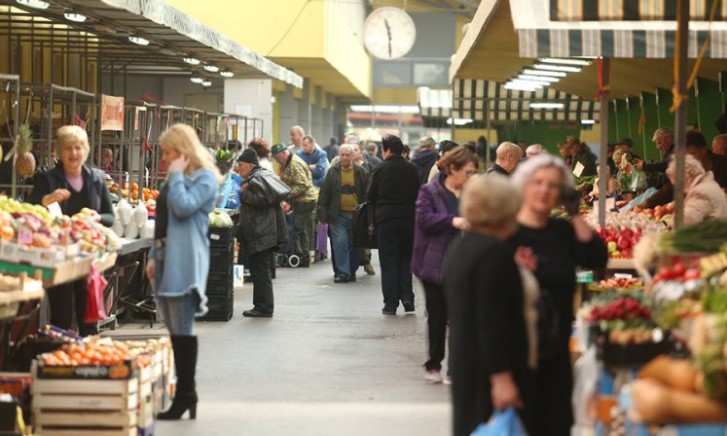 U ponudi raznovrsno voće i povrće: Ovo su cijene na banjalučkoj Tržnici