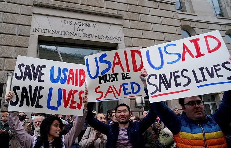 Sud blokirao Trampov plan da hiljade zaposlenih u USAID-u stavi na “čekanje”
