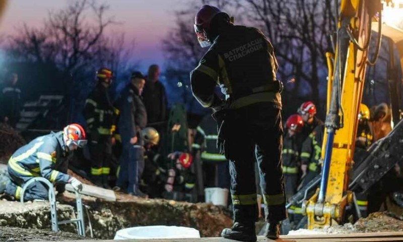 Obrušila se zemlja dok su kopali kanal: Poznato stanje povrijeđenih radnika FOTO