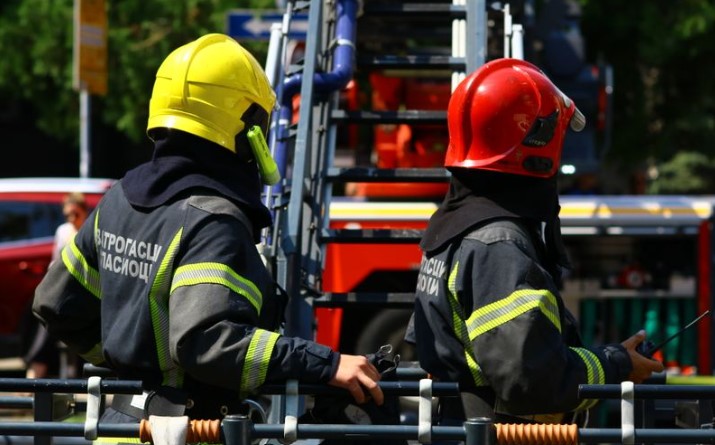Kraj drame: Bijeljinski vatrogasci ugasili požar na napuštenom objektu u centru