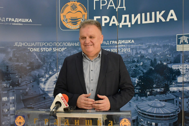 Adžić o političkoj krizi: Zaštititi institucije Srpske