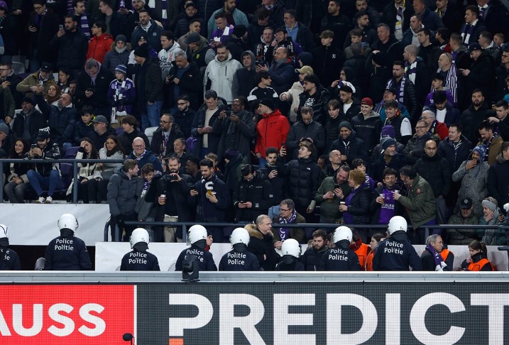Skandal u Ligi Evrope: Navijači provocirali nacističkim pozdravima VIDEO