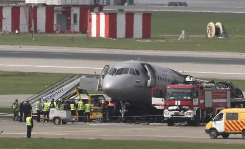 Letjelica ostala na pisti! Zapalio se motor putničkog aviona usred polijetanja VIDEO