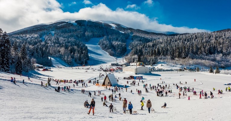 Drama na Bjelašnici: Pukla sajla na jednom od ski-liftova, ima povrijeđenih
