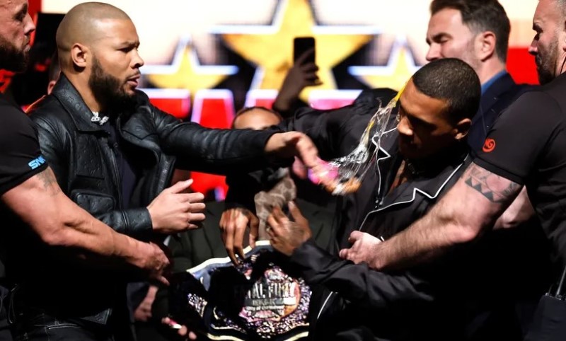 Skandal pred borbu godine: Bokser razlupao rivalu jaje o glavu – evo zašto VIDEO