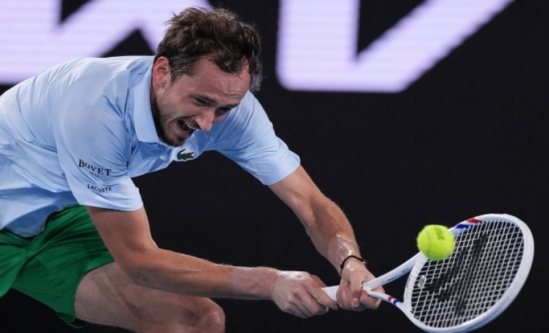 Rus bolji od Štrufa: Medvedev u osmini finala u Dubaiju