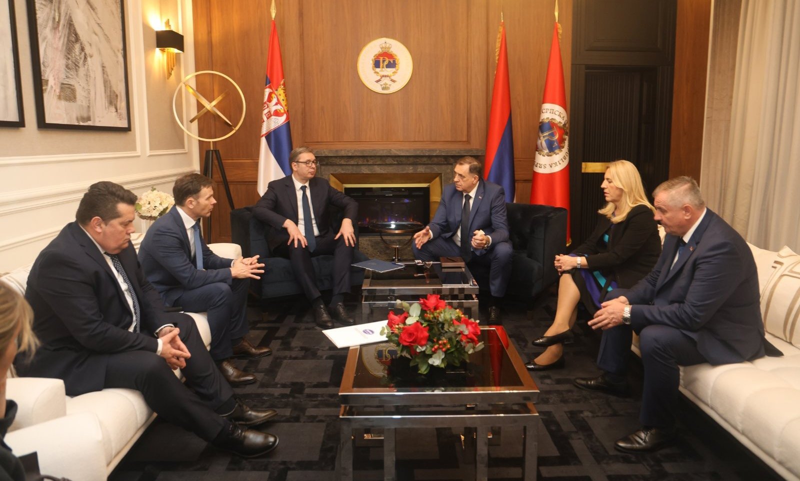 Počeo sastanak Dodika i Vučića: Evo šta su rekli pred ulazak u Palatu Republike VIDEO