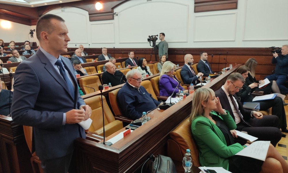 U Skupštini rasprava o parkingu i gužvi u saobraćaju: Kada će biti riješeni ovi problemi u Banjaluci FOTO