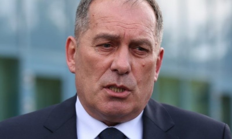 Bivšeg ministra zaskočile maskirane osobe: Mektić napadnut ispred zgrade u kojoj živi