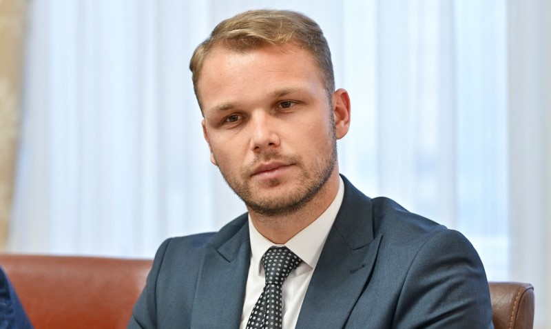 Stanivuković oštro osudio prijetnje sveštenstvu SPC u Tuzli: Alarm za nadležne organe